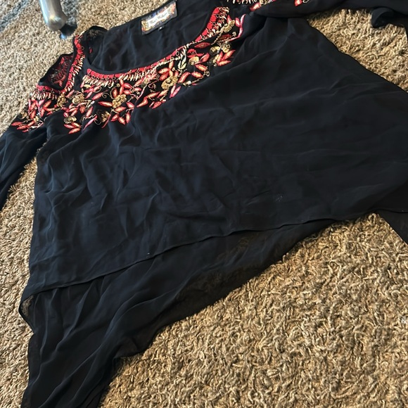 Vintage Collection Black Asymmetrical Blouse W/ Red + Gold Beading Size Medium - Picture 6 of 8